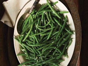 Chicken & Green Beans with Gremolata - Swanson Green Beans With Chicken, Beans With Chicken, Easy Holiday Side Dishes, Cooking Fresh Green Beans, Chicken And Rice Recipe, Chicken Green Beans, Sauteed Green Beans, Greenbean Casserole Recipe, Holiday Side Dishes