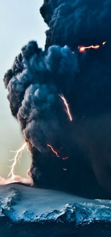 Volcano, Iceland | Guðjón Ottó | by Bjarnason Eyjafjallajökull Siege And Storm, Behind Blue Eyes, Wild Weather, Nature Architecture, Lightning Storm, Vintage Nature, To Infinity And Beyond, Natural Phenomena, Pics Art