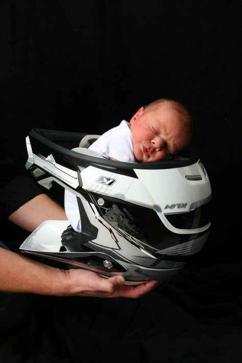 So cute Dirtbike Newborn Pictures, Mini Photo Shoot, Baby Fotografie, Pregnancy Advice, Newborn Baby Photoshoot, Moto Cross, To Cute, Newborn Shoot