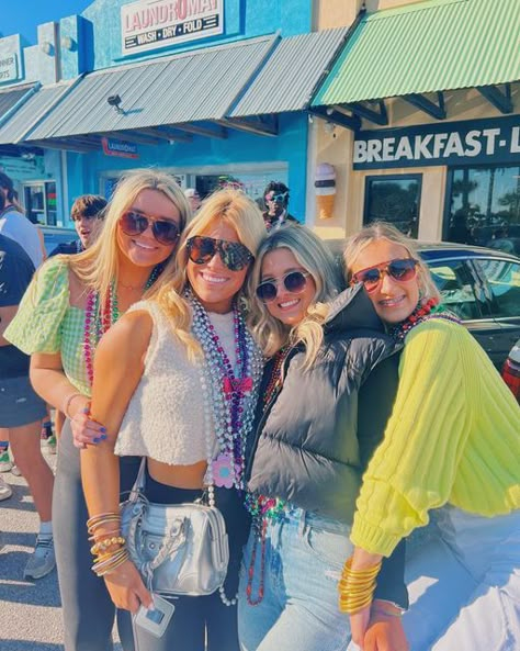 ELEANOR on Instagram: "pardi for mardi 💜💚💛" Nola Formal, Madi Gras, Bright Colored Outfits, Insta Goals, Be Aesthetic, Mardi Gras Outfits, College Living, Friends Pics, Insta Poses