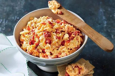 Baked Pimento Cheese, Southern Appetizers, Pimento Cheese Recipe, Pimento Cheese Dip, Homemade Pimento Cheese, Classic Southern Recipes, Pimento Cheese Recipes, Breakfast Party Foods, Pimiento Cheese