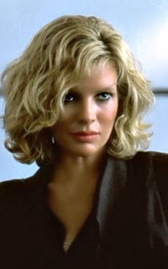 Kim Basinger Today, Fine Hair Styles, Hair Dye Color Ideas, Fine Hair Styles For Women, New Hair Do, Pin Up Girl Vintage, Kim Basinger, Gorgeous Hair Color, Cut Her Hair