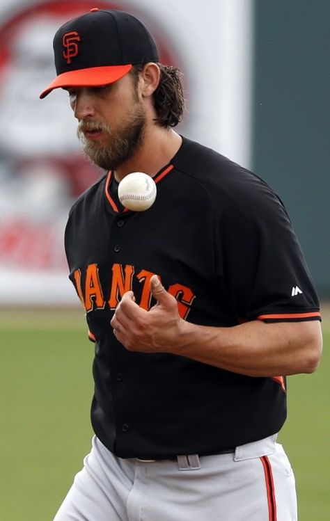 En mi tiempo libre yo le gusta dormo, vivo, y juego biesbol. Madison Bumgarner, Sf Giants Baseball, San Francisco Giants Baseball, Baseball Park, Baseball Pitcher, Giants Baseball, Giants Fans, Ny Giants, Sf Giants