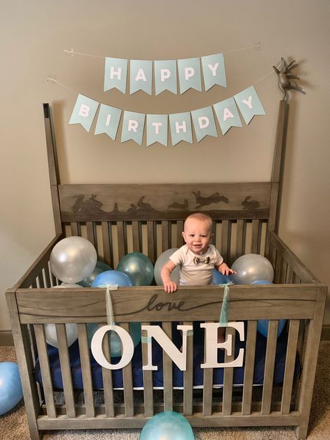 Baby’s first birthday photo. Balloons in crib. Crib Birthday Pictures, Balloons In Crib First Birthdays, 1st Birthday Photoshoot With Balloons, First Birthday Balloon Picture, First Birthday Crib Picture, First Birthday Decorations Boy, Crib Decoration, 1st Birthday Pictures, One Balloon