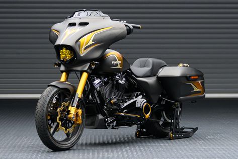 Performance Bagger, Street Glide Bagger, Harley Davidson Roadster, Harley Davidson Dyna Super Glide, Custom Bagger, Custom Motorcycles Harley, Bagger Motorcycle, Harley Davidson Wallpaper, Harley Davidson Model