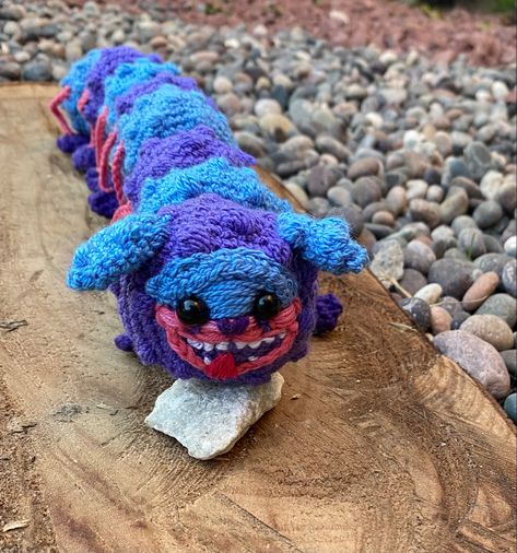 Pj pug-a-pillar tejido amigurumi crochet Poppy Playtime Crochet, Crochet Poppy, Turtle Plush, Y Project, Poppy Playtime, Stuffed Toys, Cat Nap, Amigurumi Crochet, Play Time