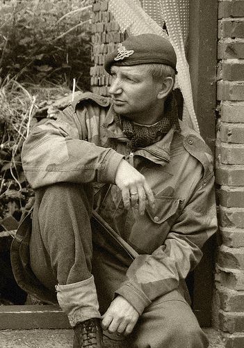 WWII British Soldier | Flickr - Photo Sharing! Soldier Pictures, D Day Photos, Wwii Soldiers, Greatest Generation, Ww2 Soldiers, Unknown Soldier, British Soldier, Us Soldiers, A Soldier