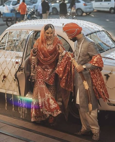 Wedding Suits For Bride, Indian Wedding Aesthetic, Sikh Bride, Anand Karaj, Wedding Dress Bustle, Wedding Lookbook, Indian Wedding Inspiration, Wedding Couple Poses Photography, Wedding Couple Poses