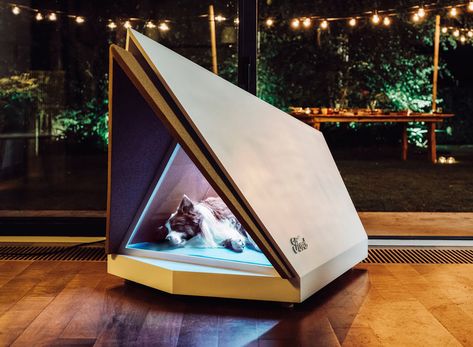 its not a car but ford’s high-tech noise-cancelling doghouse Luxury Dog House, Diy Chat, Modern Dog Houses, Dog House Plans, Cool Dog Houses, Dog House Diy, Modern Pet, Smart Dog, Modern Dog