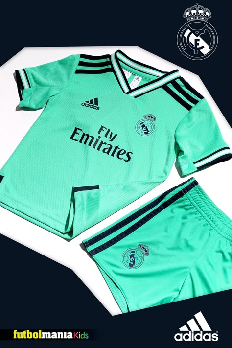 Tercera equipación del Real Madrid para la temporada 2019 2020, con la que los jugadores jugarán sus partidos como visitante en las competiciones europeas. Novedoso diseño en color verde turquesa inspirado en la equipación del club de los años 90. Ya disponible en futbolmania.com y en nuestra tienda de Barcelona I Pinterest: futbolmania #adidasfootball #realmadrid #futbol #football #soccer Real Mardid, Kids Shirts Boys, Neon Party, Football Kits, Work Outfits Women, Football Soccer, Soccer Jersey, Cristiano Ronaldo, Football Shirts