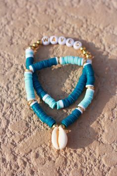 Clay Bead Bracelet Ideas Seashell, Clay Bead Keychain Ideas, Beach Clay Bead Bracelet Idea, Make Clay Beads, Beachy Bracelets, Clay Bead Necklace, Preppy Bracelets, Homemade Bracelets, Bracelet Inspo