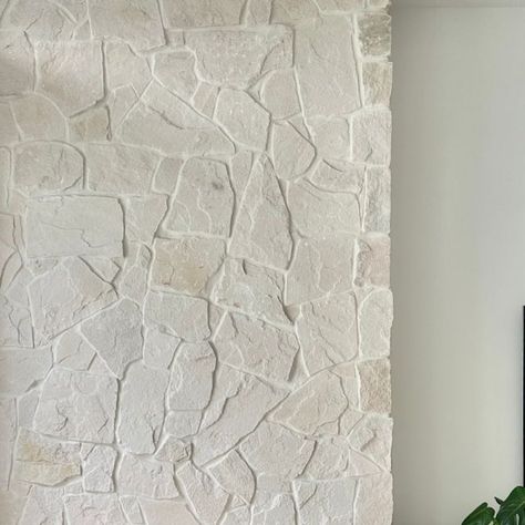 Tumbled on Instagram: "Spotted: Beau Irregular Sandstone Walling in this chic tonal lounge room ✨ Beau’s delicate creamy hues – from milk to brulée – soften harsh whites and offer a myriad of contrasting options. This sandstone has been cut into irregular pieces to create a sense of intrigue, and its surface is reminiscent of the rugged region it’s harvested from. 📍 Visit our Gilbert Street studio to meet Beau in person. Build: @tjebuilt Design: @mavtect_designs Interiors: @michelle_attard_design_studio #NaturalStone #Stone #Design #Architecture #InteriorDesign #LandscapeDesign" Indoor Stone Wall, Carved Stone Wall, Stone Wall Interior Design, Decoration Studio, Stone Walls Interior, Sandstone Wall, Stone Wall Cladding, Texture Inspiration, Stone Cladding