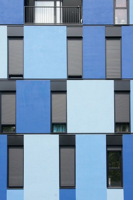 Barcelona - Carrer dels Almogàvers | jaime.silva | Flickr Blue Facade, Warehouse Architecture, Hospital Architecture, Colour Architecture, New York Architecture, Facade Architecture Design, Blue Building, Skyscraper Architecture, Apartment Architecture