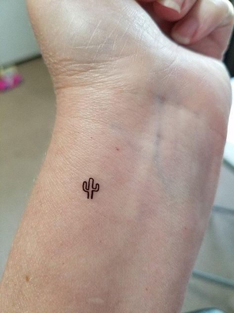 Tattoo Main, Tattoo Tiny, Tattoo Diy, Cactus Tattoo, Tato Henna, Sharpie Tattoos, Small Girl Tattoos, Cat Tattoos, Cute Tiny Tattoos