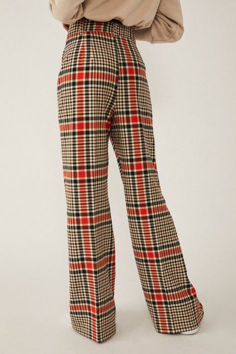 Rent Plaid Jules Pants from Nuuly. Pick 6 items for $98/month. Free shipping + returns. Funky Christmas Outfit, Flannel Tied Around Waist, Plaid Leggings Outfit, Cute Work Pants, The Nanny Fashion, Gingham Pants Outfit, Fall Outfits With Jeans, Edgy Work Outfits, Xmas Clothes