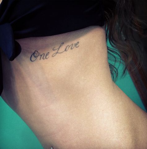 My small rib cage tattoo from wicked addictions tattoo parlor. "One Love" -Bob Marley One Love Tattoo Bob Marley, Bob Marley Tattoo Ideas, Marley Tattoo, Bob Marley Tattoo, Cage Tattoo, Cage Tattoos, Tattoos Infinity, Bob Marley Art, Ribcage Tattoo