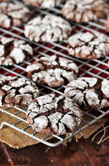 Crinkle Cookies Recipe Cake Mixes, Crinkle Cake Mix Cookies, Chocolate Crinkle Cookie Recipe, Crinkle Cookies Cake Mix, Cookies From A Cake Mix, Chocolate Crinkle Cookie, Crinkle Cake, Chocolate Crackle Cookies, Chocolate Crinkle Cookies Recipe