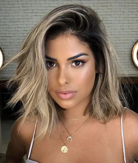 The Revival of the Side Part: A 2024 Guide to Chic Haircuts for Women 18 Ideas Latina Balayage Hair Short, Short Blonde Hair On Latina, Latina Bob Haircut, Short Balayage Hair Brown To Blonde, Blonde Balayage On Dark Hair Short, Side Part Styles, Layered Wolf Cut, 2024 Haircuts, Balayage Hair Blonde Short