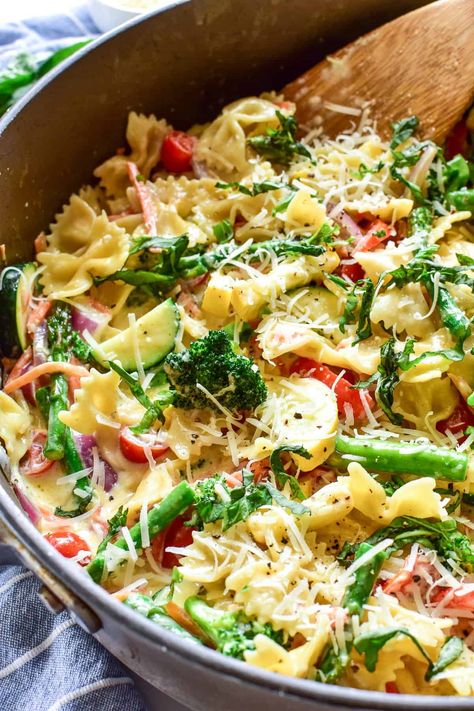 Dinner Recipes Pasta, Primavera Pasta, Creamy Alfredo Sauce, Pasta Primavera Recipe, Pasta Primavera, Alfredo Pasta, Alfredo Sauce, Parmesan Cheese, Grated Parmesan Cheese