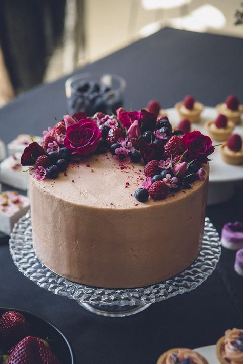 Edible Flower Chocolate Wedding Cake With Fresh Berries. Gorgeous. Fall wedding food ideas with flowers Perfect floral wedding decor - beautiful flowers wedding table decor and backdrop decor! With pink, blush flowers and greenery. Perfect for an elegant and chic wedding! #floralwedding #flowerswedding #pinkflowers Easy Chocolate Cake, Floral Wedding Cakes, Chocolate Cake Decoration, Chocolate Wedding Cake, Simple Wedding Cake, Wedding Cakes With Flowers, It Is, Vegan Cake, Food Cakes