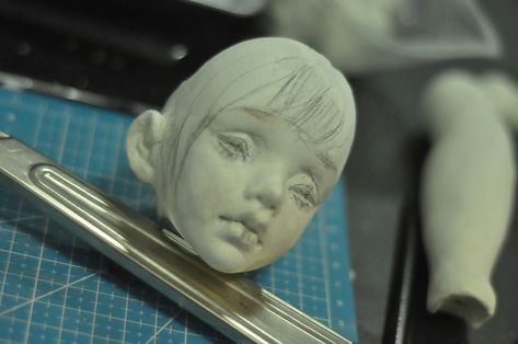 Alcedo Sculpting Tutorials, Doll Making Tutorials, Sculpted Doll, Polymer Clay Dolls, Clay Art Projects, Sculpting Clay, Doll Tutorial, Doll Repaint, Dessin Adorable