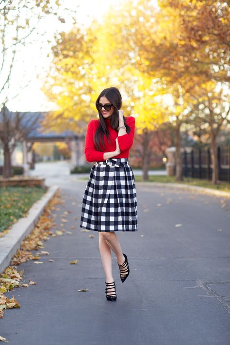 Sweater: H&M, old (similar style) | Skirt: Chic Wish c/o | Heels: Christian Louboutin | Glasses:... White Checkered Skirt Outfit, Checkered Skirt Outfit, Checked Skirt Outfit, Stil Rock, Belted Midi Skirt, Teacher Fashion, Checked Skirt, Checkered Skirt, Nice Clothes