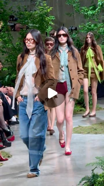 WWD on Instagram: "The finale of the @gucci Cruise 2025 show in London.   📹: @tianweizhang" Gucci 2024, Gucci Fashion Show, Gucci Cruise, 2024 Runway, Gucci Fashion, May 13, In London, Fashion Show, London