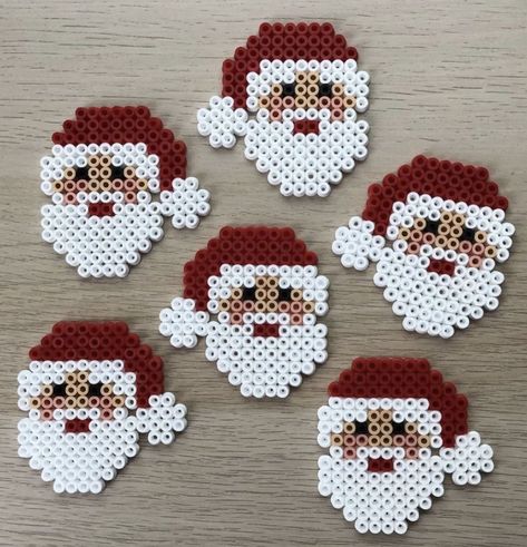 Perler Bead Patterns Ornaments, Christmas Hammer Beads, Peeler Bead Christmas Ornaments, Small Perler Beads Ideas Christmas, Peeler Bead Ideas Christmas, Christmas Fuse Bead Patterns, Peler Beads Christmas, Hama Bead Christmas Decorations, Perler Beads Christmas Patterns