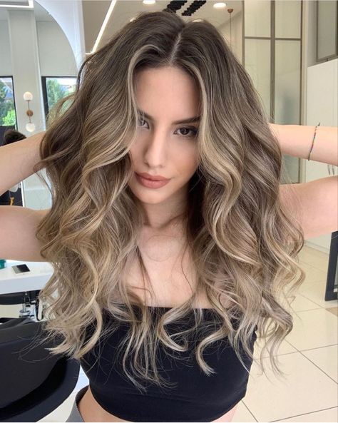 Streaks Hair Color, Highlights Low Lights, Hair Color For Short Hair, Light And Dark Hair, Streaks Hair, Bleach Hair Color, Highlights Brown Hair Balayage, Beige Blonde Hair, Hair Pale Skin