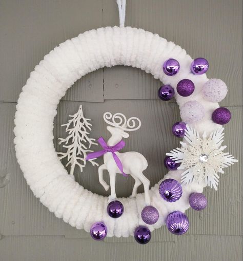 Tulle Wreath Ideas, Yarn Wreath Ideas, Christmas Wreath With Yarn, Christmas Wreath Purple, Loop Yarn Winter Wreath, Purple And Silver Christmas Wreath, Christmas Yarn Wreaths, Blue Yarn Winter Wreath, Yarn Wreaths