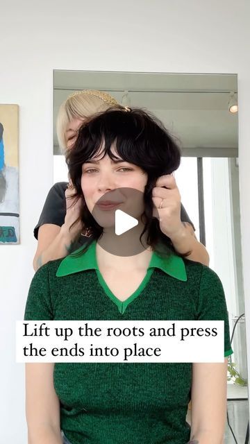 Layered Bob Styling, Growing Out Layered Hair, Soft Shaggy Bob With Bangs, How To Style Shaggy Bangs, Petal Bangs, How To Style Short Shag, How To Style Shaggy Bob, Air Dry Bangs, How To Style Wavy Bangs