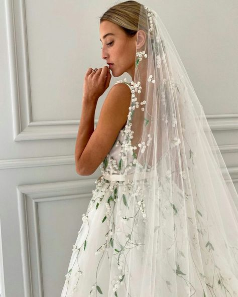 Monique lhuillier // bridal lilly of the valley dress Lily Of The Valley Wedding, Monique Lhuillier Wedding, Monique Lhuillier Bridal, Ceremony Dresses, Stunning Wedding Dresses, Pretty Prom Dresses, Valley Wedding, Dress Designer, Fantasy Dress