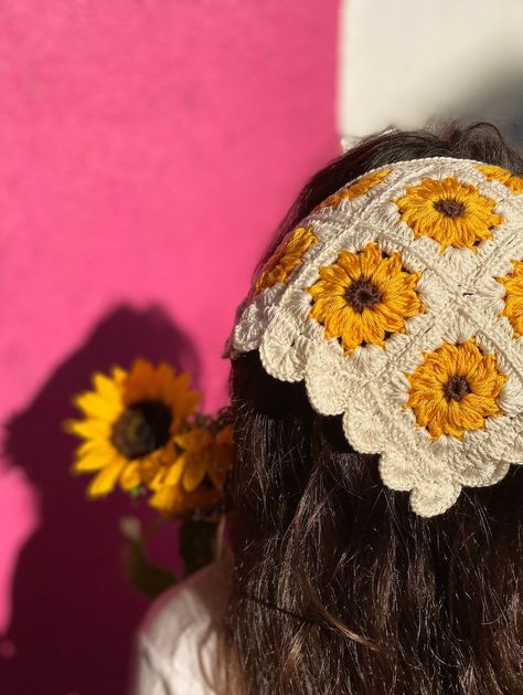 Sunflower Crochet Bandana Hair Scarf Daisy Hair Kerchief - Etsy Argentina Hair Kerchief, Sunflower Crochet, Bandana Hair, White Bandana, Daisy Hair, Crochet Bandana, Confection Au Crochet, Mode Crochet, Crochet Hair Accessories