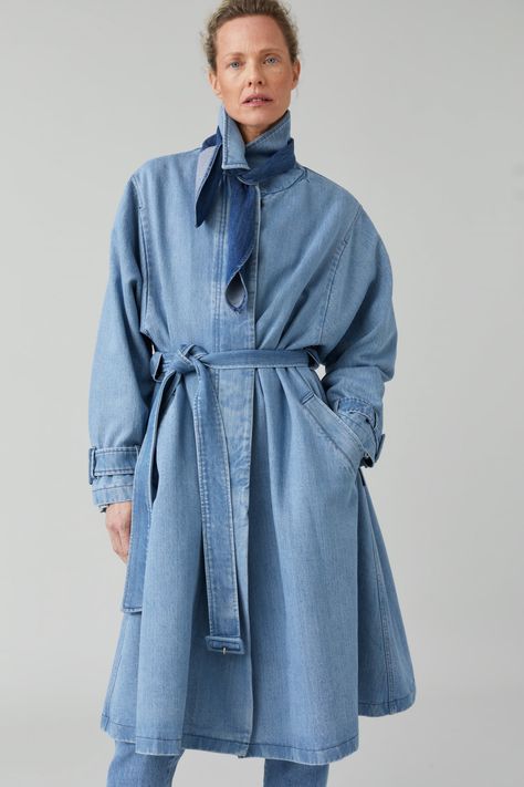 Long Denim Trench Coat, Denim Trench Coat Outfit, Trench Coat Outfits, Stylish T Shirt, Shirt Design For Girls, Jean Trench Coat, Sleeveless Denim Dress, Trench Coat Outfit, Denim Trench Coat