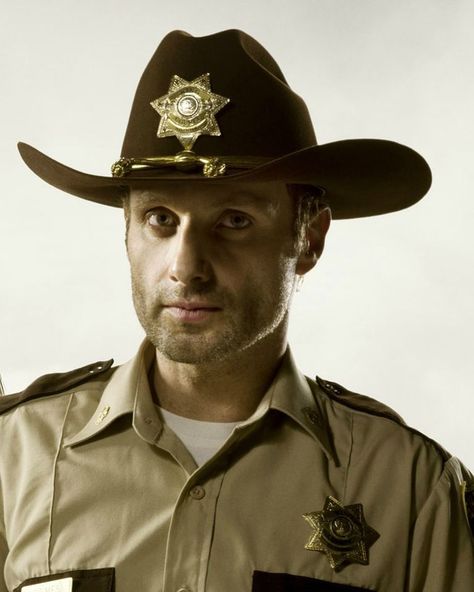 The Walking Dead on Instagram: “Officer friendly reporting for duty, sir #TheWalkingDead” Rick Grimes Season 1, Sheriff Uniform, Fallen Police Officer, The Walking Dead Tv, Fear The Walking, Andrew Lincoln, Stuff And Thangs, Rick Grimes, Geek Chic