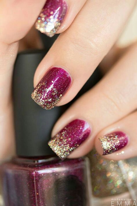 Magenta nails, gold glitter Magenta Glitter Nails, Magenta And Gold Nails, Dark Magenta Nails, Magenta Pink Nails, Pink Sparkle Nails, Nail Designs Pink, Grad Nails, Magenta Nails, Nail Polish Style