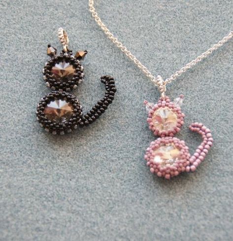 Seed Bead Cat Earrings, Cat Jewelry Diy, Dna Earrings, Halloween Motifs, Beaded Cat, Beaded Critters, Make Jewellery, Free Classes, Beaded Bracelets Tutorial