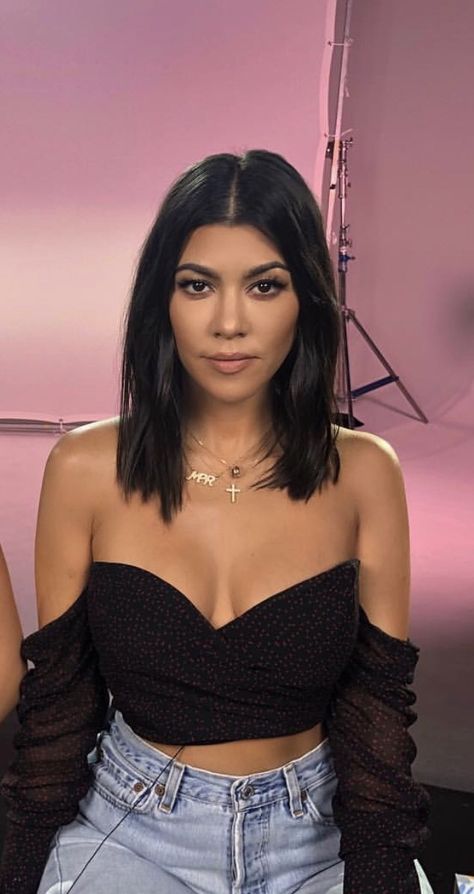 Kourtney Kardashian Hair, Khloe Kardashian Hair, Balayage Straight, Kardashian Hair, Kourtney Kardashian Style, Short Dark Hair, Kadeřnické Trendy, Kardashian Outfit, Kardashian Style