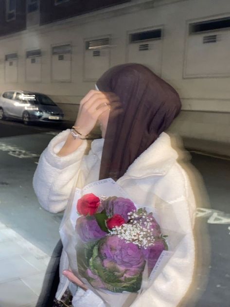 Aesthetic Cool, Hijabi Aesthetic, Fashion Tutorial, Bouquet Of Flowers, Outfit Aesthetic, Flowers