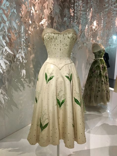 Christian Dior - Lily of the Valley Dior Lily Of The Valley, Magical Fashion, Dior Vintage, Dior Haute Couture, Christian Dior Couture, Couture Mode, Dior Couture, 1950s Fashion, Mode Vintage