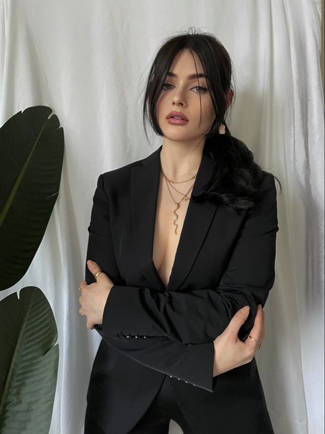 #curvy #pose #instagram #aesthetic #blazer #blazerstyle #layerednecklace #blackhair #darkhair Women In Blazers Aesthetic, Pose In Blazer For Women, Blazer Outfits For Women Poses, Woman In Blazer Photoshoot, Blazer Poses, Black Blazer Photoshoot Women, Semi Formal Blazer, Aesthetic Pic Ideas, Aesthetic Blazer