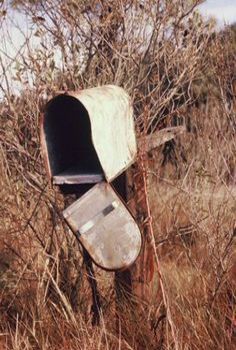 Mailbox Aesthetic, Vintage Mailboxes, Country Mailbox, Rural Carrier, Postal Art, Rural Mailbox, Old Mailbox, Clothes Lines, Vintage Mailbox