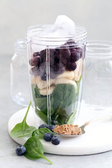 Petit Dej Healthy, Blueberry Spinach Smoothie, Spinach Smoothie Recipes, Apricot Smoothie, Frozen Bananas, Raspberry Smoothie, Spinach Smoothie, Blueberries Smoothie, Exotic Food