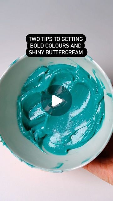 Josephine Casey on Instagram: "Secrets to getting vivid colours and shiny Swiss meringue buttercream! Heat and blending !! I used less then 1/4 tsp of food colouring to create this gorgeous shade 🤩  Key tips:  ⭐️ Make sure all your food colouring is completely mixed into your buttercream before heating  ⭐️ temper your colours using your microwave usually 10-15 seconds for 1 cup of buttercream  ⭐️ mix mix mix!! ⭐️ then grab your immersion blender!!! This heats the buttercream even more, takes out a little of the air we whipped in and pushes the colour into the butter more. So you end up with a stunning 🤩 and shiny shade!!  Let me know if you try out this trick 🤗  #buttercream #howto #swissmeringuebuttercream #cake" How To Make Turquoise Buttercream, Frost Form, Instagram Secrets, Smooth Icing, Immersion Blender, Meringue Buttercream, Swiss Meringue Buttercream, Swiss Meringue, Cake Making