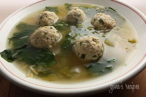 Escarole Soup with Turkey Meatballs (Italian Wedding Soup) - it's the marriage of greens and meat in the soup. #healthy Soup With Turkey Meatballs, Soup With Turkey, Meatballs Italian, Escarole Soup, Turkey Meatball Soup, Meatball Soup, Wedding Soup, Italian Meatballs, Minestrone Soup