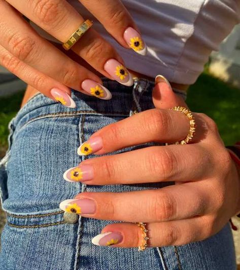 50 Sunflower Nail Designs To Carry Summertime In Your Hands - The Mood Guide Sunflower Manicure, Nails Sunflower, Sunflower Nail Designs, Cottagecore Nails, Sunflower Nail, Sunflower Aesthetic, Tulip Nails, Sunflower Nail Art, Sunflower Nails