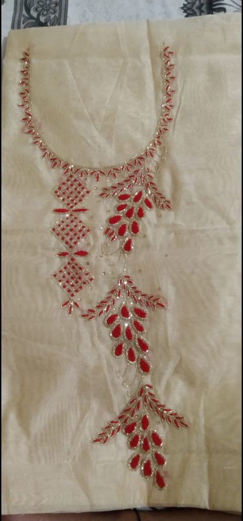 Val Moti Hand Work Kurti, Handwork Neck Design, Churidar Neck Designs, Embroidery Lessons, Hand Beaded Embroidery, Diy Embroidery Designs, Bead Embroidery Tutorial, Hand Embroidery Patterns Flowers, Hand Embroidery Videos