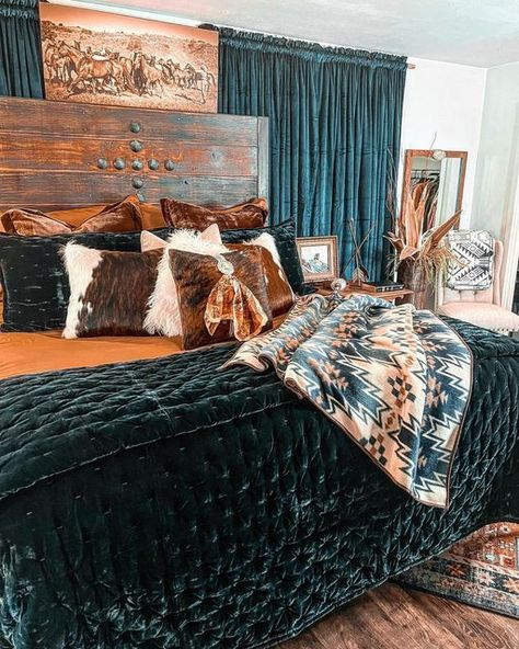 Western Closet Room Ideas, Cowgirl House, Western Boho Bedroom, Aztec Bedroom, Ranch Bedroom, Western House, Western Bedrooms, Ranch House Decor, Western Bedroom Decor