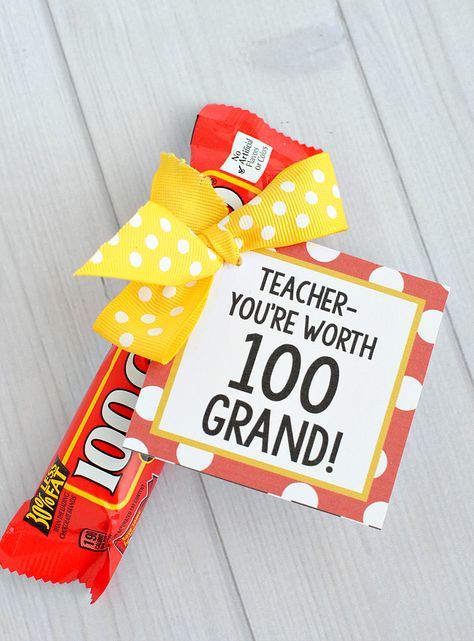 Candy Bar Gifts, Teacher Appreciation Diy, Diy Teacher Christmas Gifts, Cheap Teacher Gifts, Teachers Week, Appreciation Gifts Diy, Teacher Gift Baskets, Candy Grams, Teacher Treats