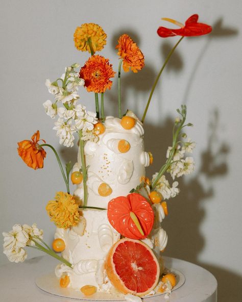 The grapefruit in the cake moment at the end of the evening hehe 🤪🤩 @shestotallybaked bringing it with this funky cake and making me dream of this delicious cake every day since This shoot was based off ‘The Kiss’ painting by Gustav Klimt + these amazing vendors blew me away bringing this design to life + creating suchhh a vibe !!! So much love to @sweettflowersnc for literally always making my dreams come true 🫶🏻 #atethat So much love and beautiful relationships created at @samanthacou... Funky Wedding Cake, Funky Wedding Cakes, Kiss Painting, My Dreams Come True, Cute Baking, Delicious Cake, My Dream Came True, Nc Wedding, Gustav Klimt